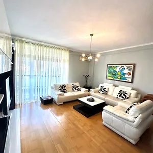 Central Inn Home Tirana Appartamento